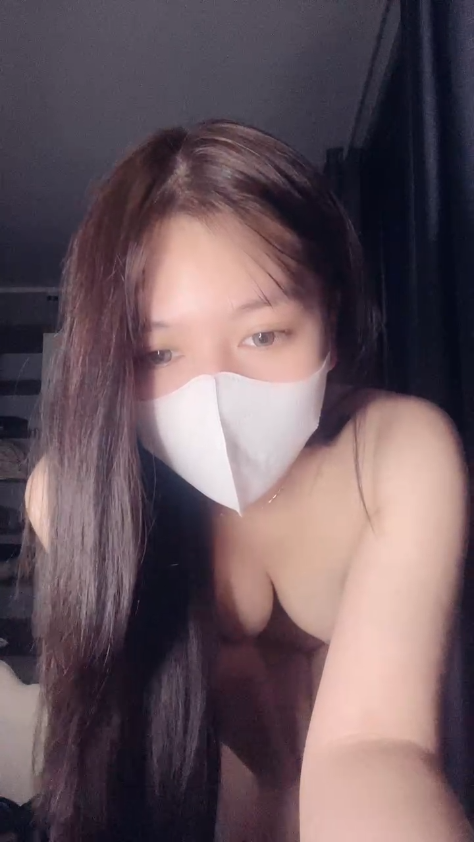 Gái Việt nhảy lột đồ